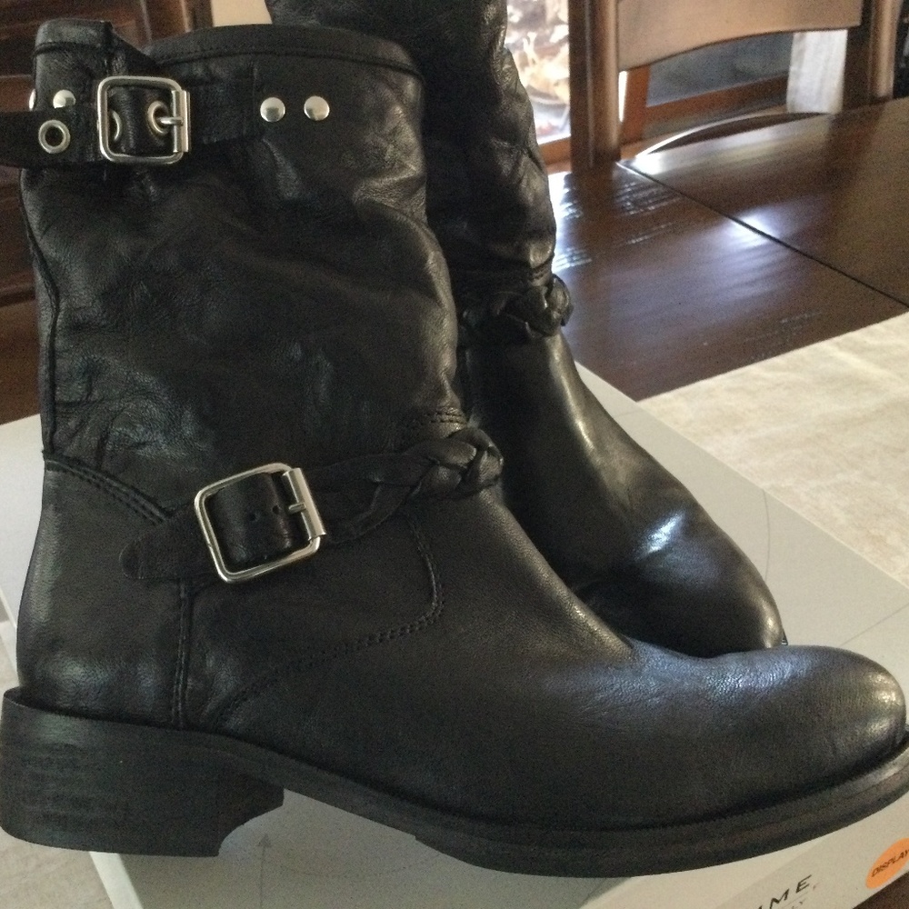 Latitude Femme, black leather Designer boots. Size 36 (Euro).